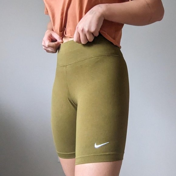 ✨Vintage Nike Biker Shorts✨ - Picture 1 of 3